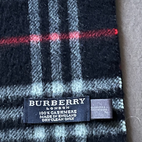Burberry 100% Cashmere Scarf - Picture 2 of 3
